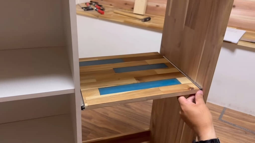 棚板を取り付け