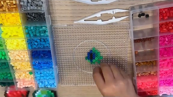 丁寧に1つ1つ並べていきます