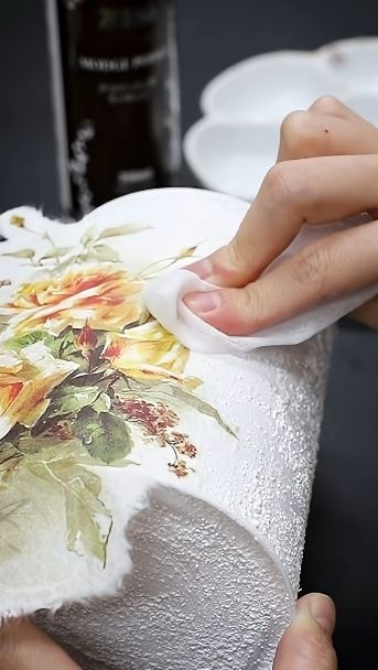 ローズのアートペーパーを貼る