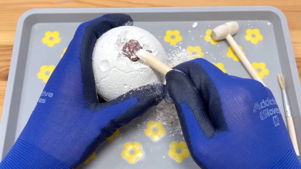 1個目の石を掘り出す