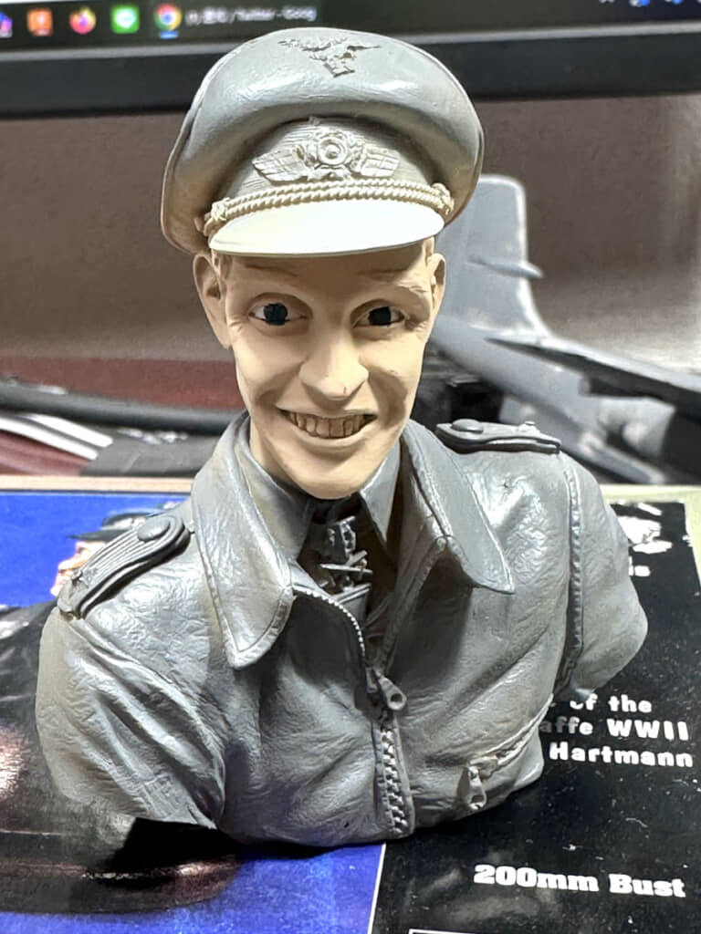 黒目が黒すぎて怖っ……！