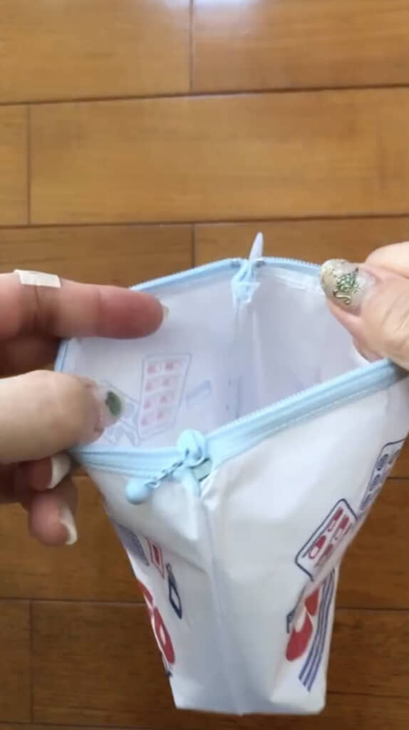 ファスナーの色味もぴったり