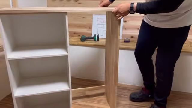 天板と側板を取り付けた状態