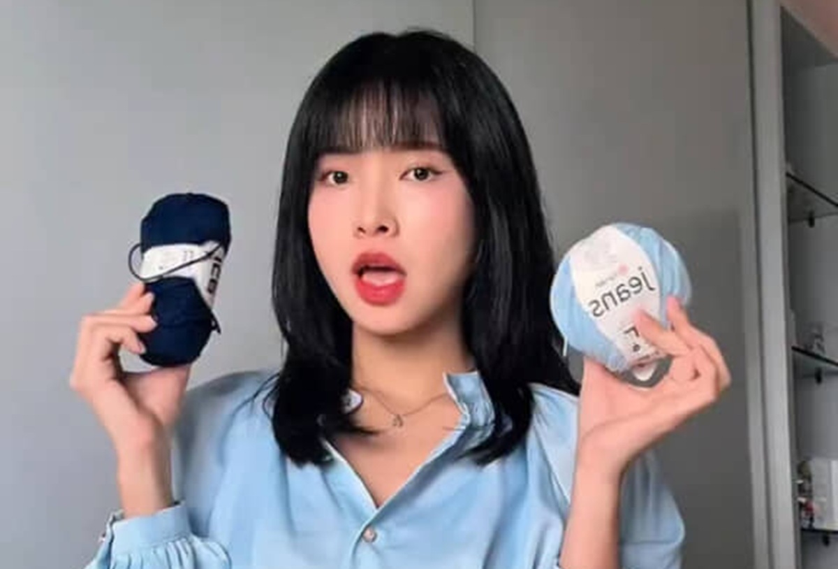 【かぎ針編み】濃い青と薄い青の毛糸で長方形のパターンを編んでいき……　まさかの完成品がすごい「かぎ針編みの魔法だー！」【海外】（1/3） | 編み物 ねとらぼ