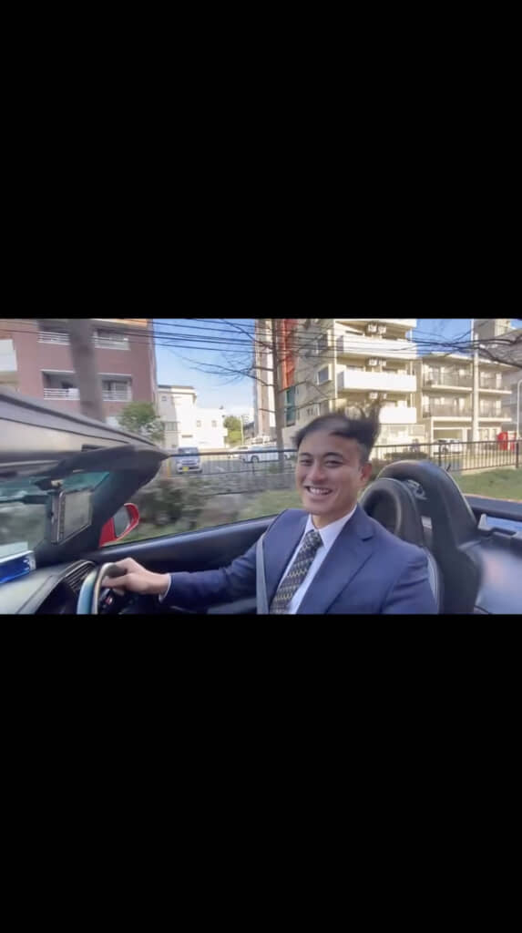 にこやかな笑顔です