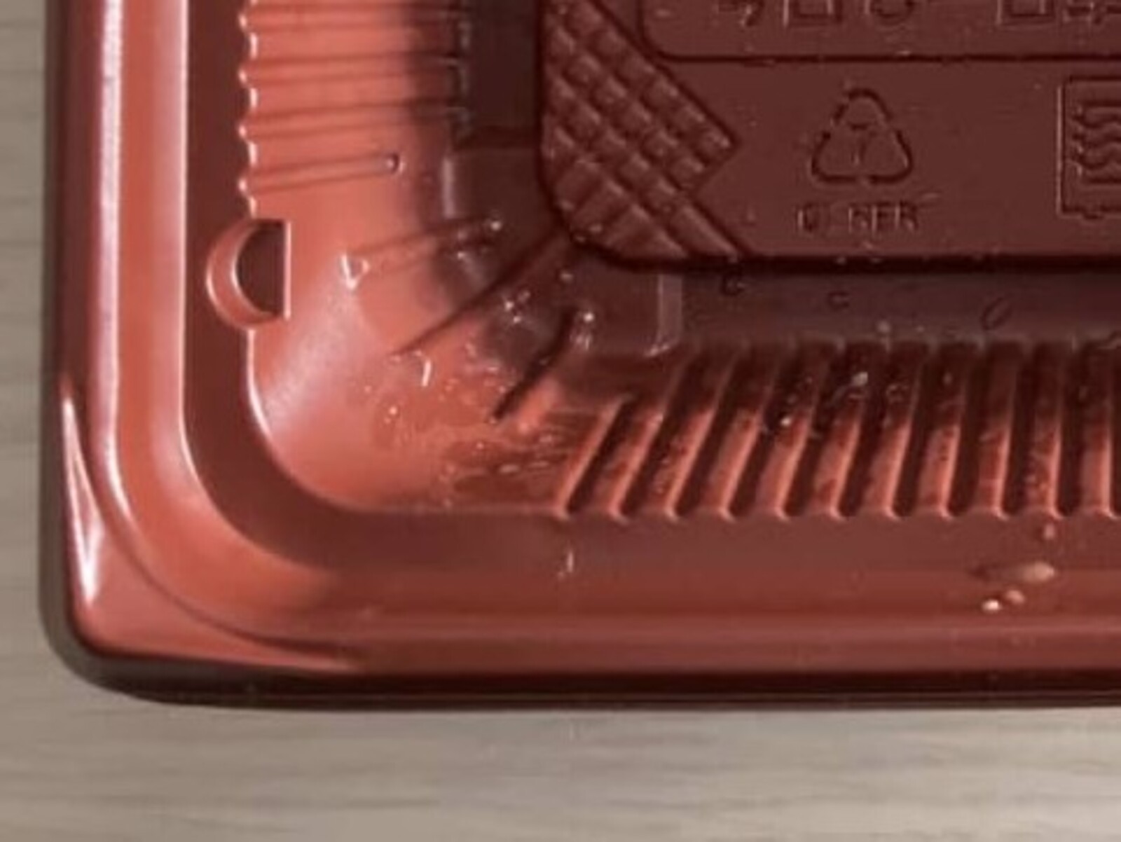 お弁当を食べ終え、ふと容器の底を見たら……　「これ見てガチ泣きした」刻まれていた“まさかの言葉”が1900万表示「一瞬で涙出る」（1/4） | グルメ ねとらぼ