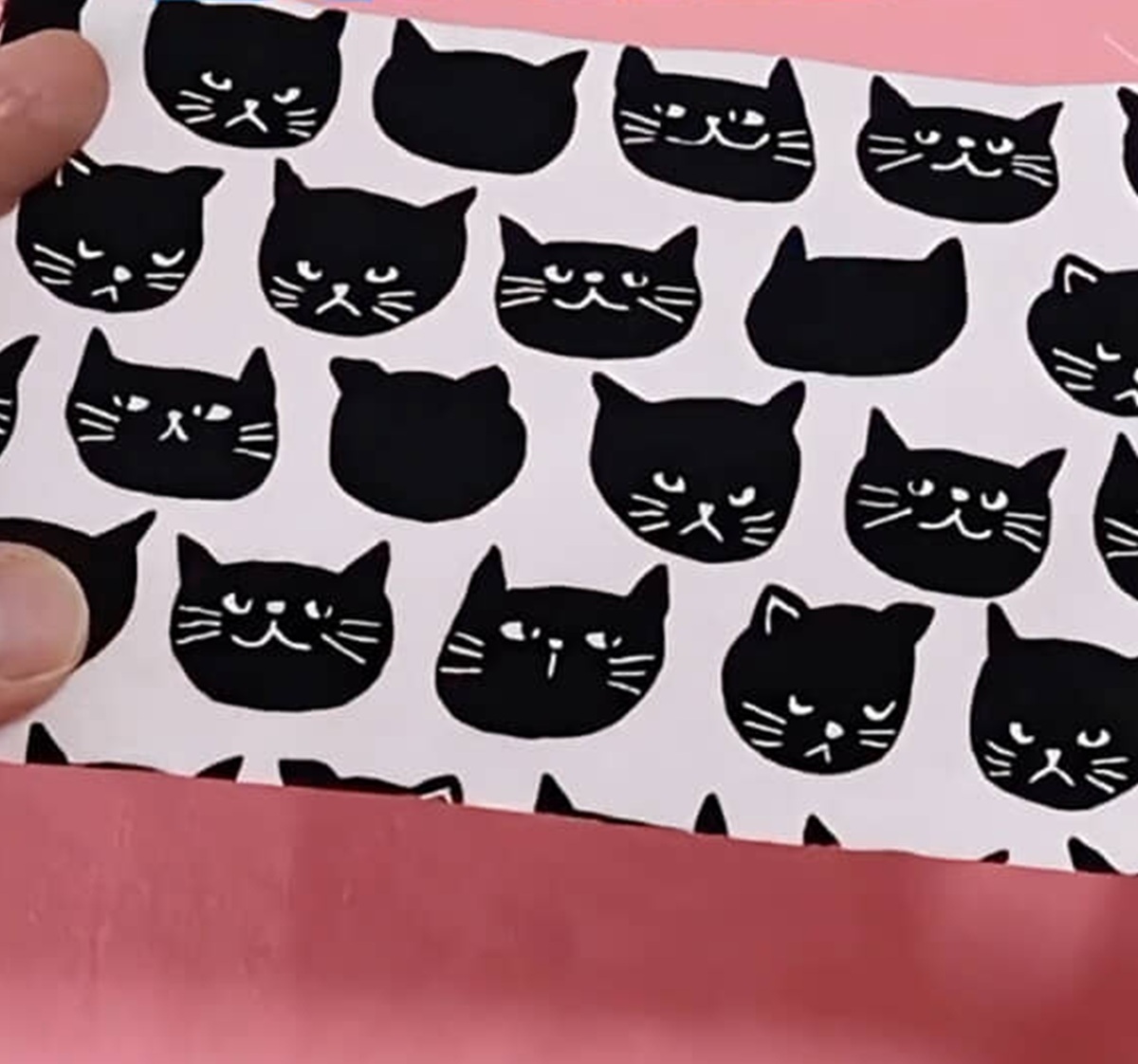 捨てられないハギレの余り、好きな形にカットして……　ミシンも針もいらない、お出掛けが楽しくなる完成品に「可愛い」（1/3） | ハンドメイド ねとらぼ