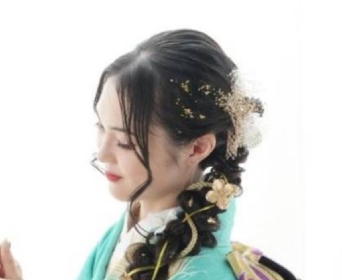 もうすぐ成人式の“ディズニーガチ勢”、憧れの振袖に取り入れたのは……「めっちゃかっこいい」「素敵です！！」　センス抜群な着こなしに反響（1/3） | ディズニー ねとらぼ