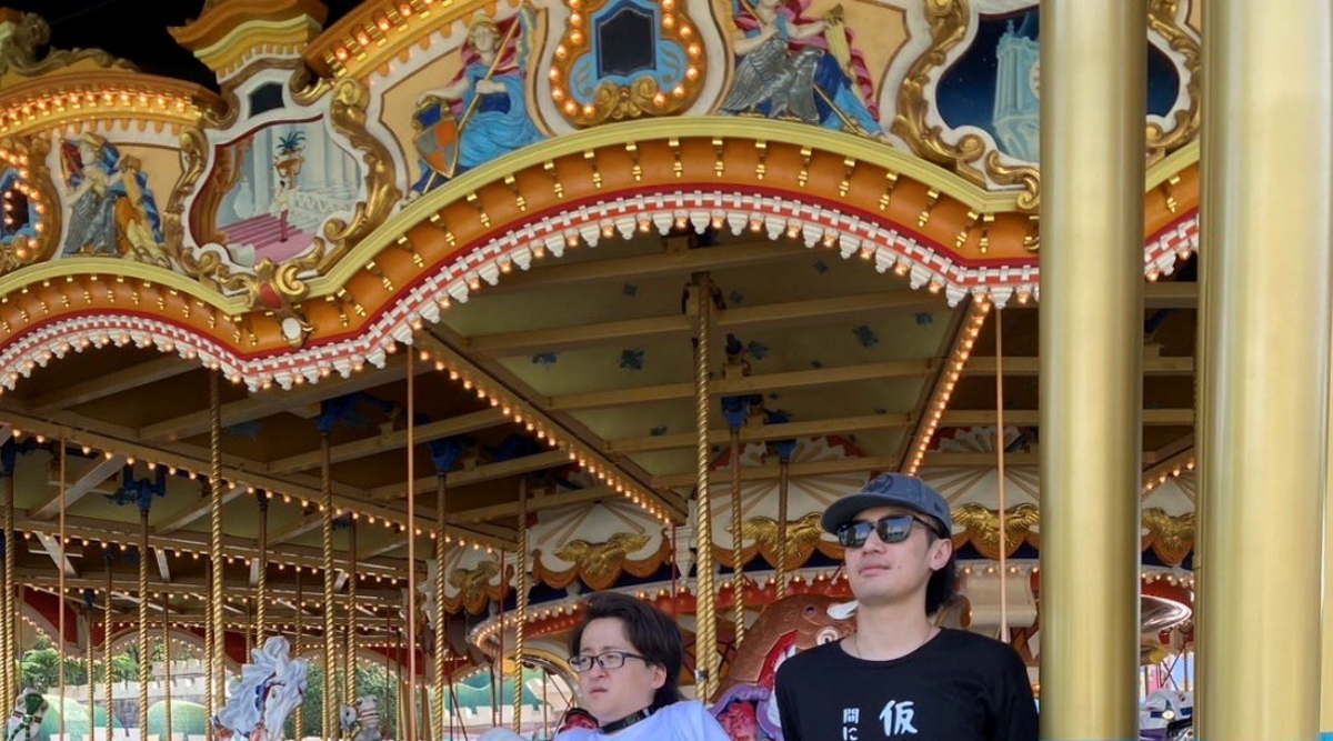 ディズニーで「思わず2度見」された男性2人→まさかの格好に「潔しwwww」「ありだなこれ」（1/3） | ディズニー ねとらぼ