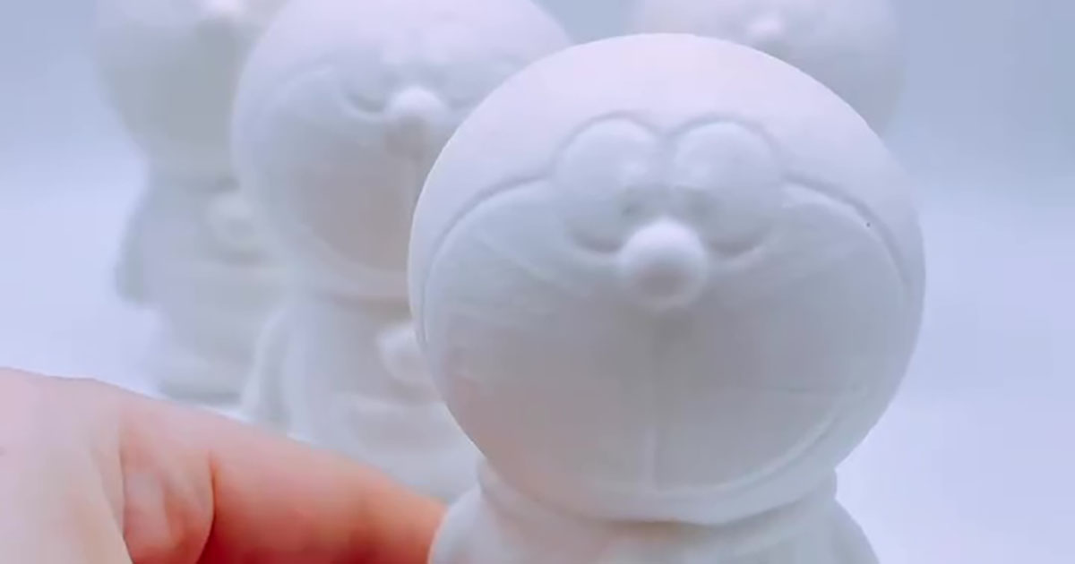 粘土で作った大量のドラえもん→しっぽを失敗した1体が“まさかの変身