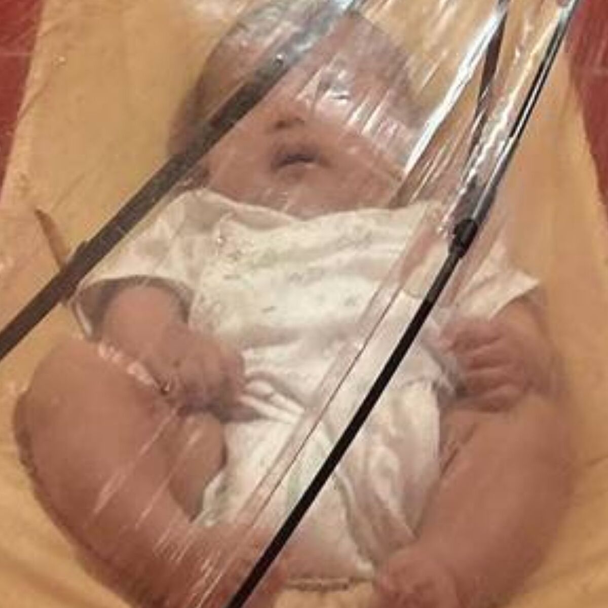 ワンオペ中のママ→斬新な入浴法を披露するも……　それを超える“衝撃の風呂場”に「いや派手ぇw」「実家の風呂ォ！？」 | 育児 ねとらぼ