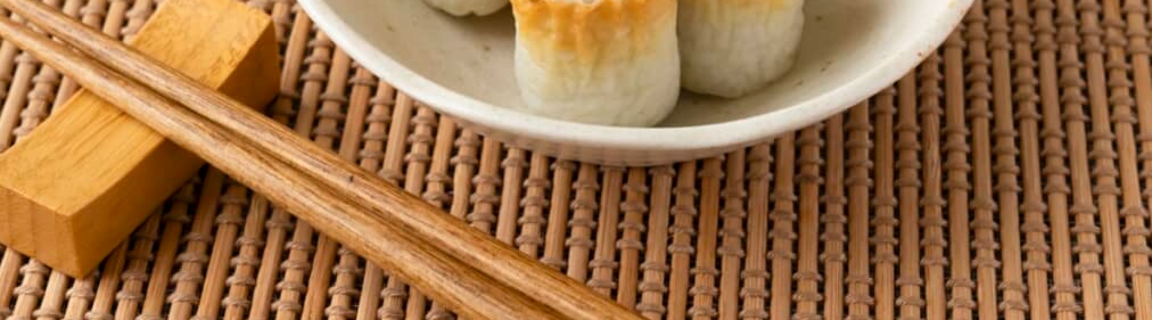 ちくわの穴にキュウリを詰めたら……「初めて見た！」→まさかの光景に「ちくわには荷が重い」「逆にすごいなこれww」（1/3） | グルメ ねとらぼ