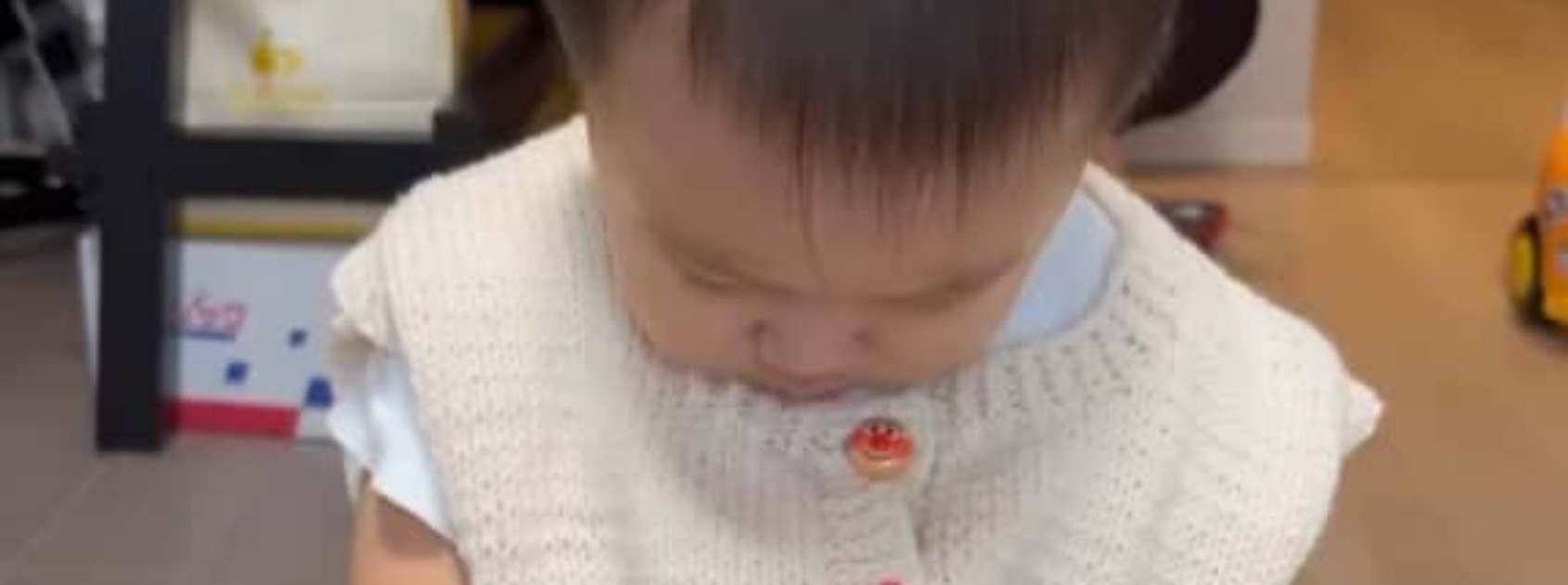 アンパンマンが大好きな娘、ママお手製のアイテムを着てみると……　見たらグッとくる後ろ姿に「手作りですか！？」「これを愛と呼ぶのね！」（1/3） | 育児 ねとらぼ