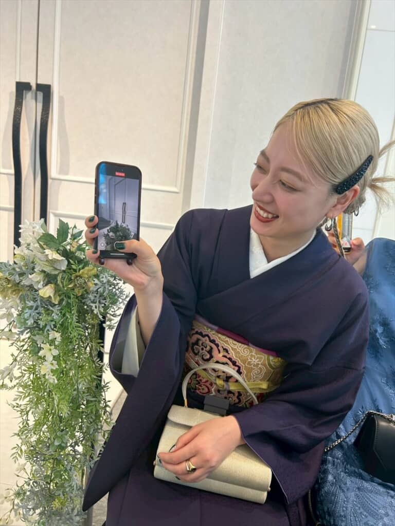 アクセスポイントやネイルも上品