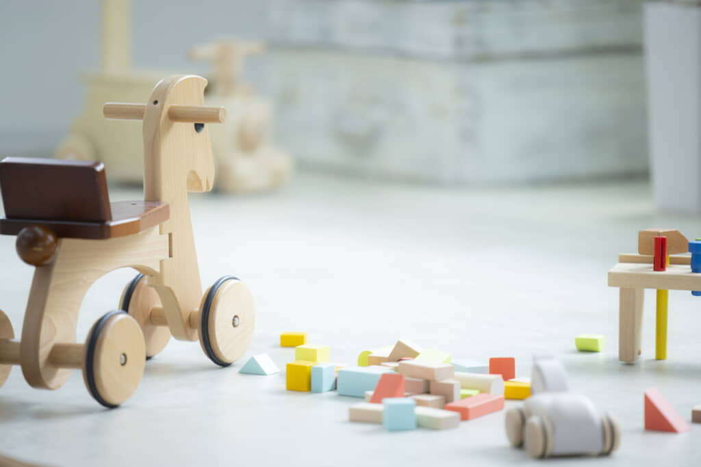 保育園から持ち帰ったものは……（出典：PIXTA）