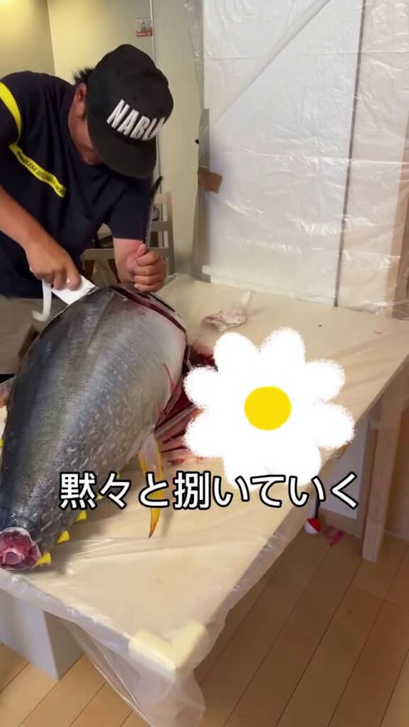 マグロを解体するパパ