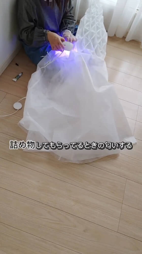 接着用UVレジン液での制作風景