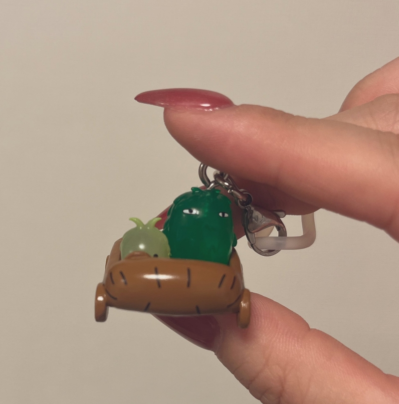 車に乗っている2人