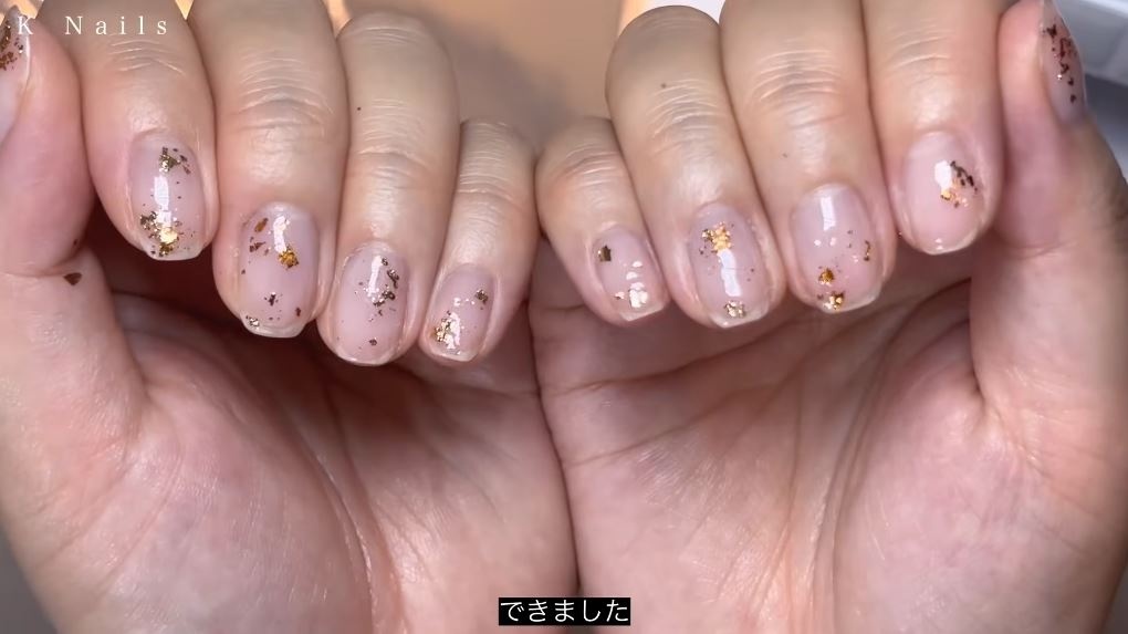 ゴールドホイルをバランス良く乗せる