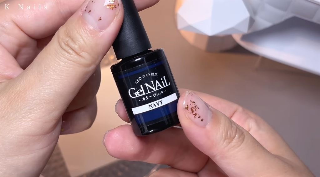 セリアのカラージェル／ネイビー
