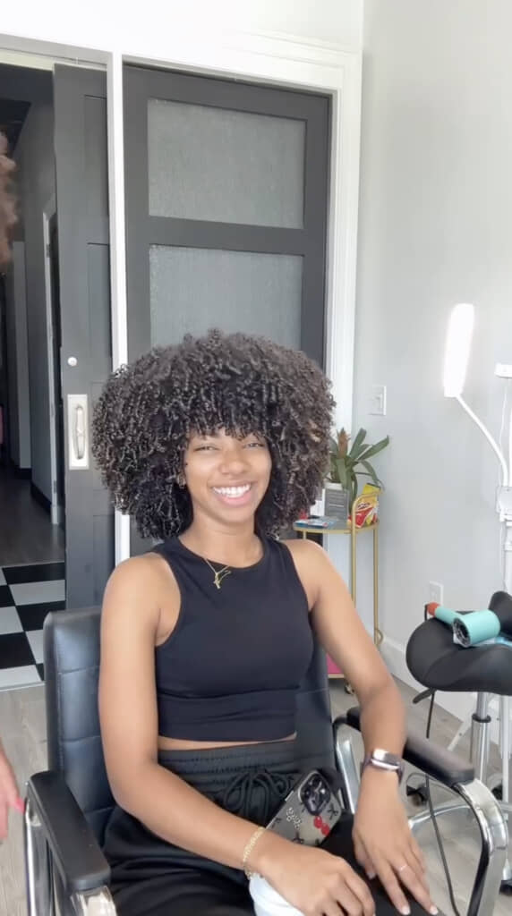 すっきりまとまったツヤのあるカールヘアに！