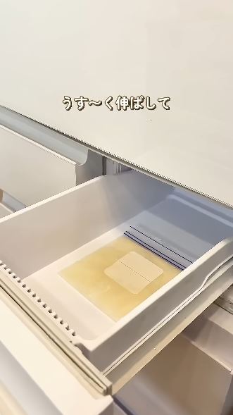 チャック付き保存袋に入れて薄く伸ばして冷蔵庫へ