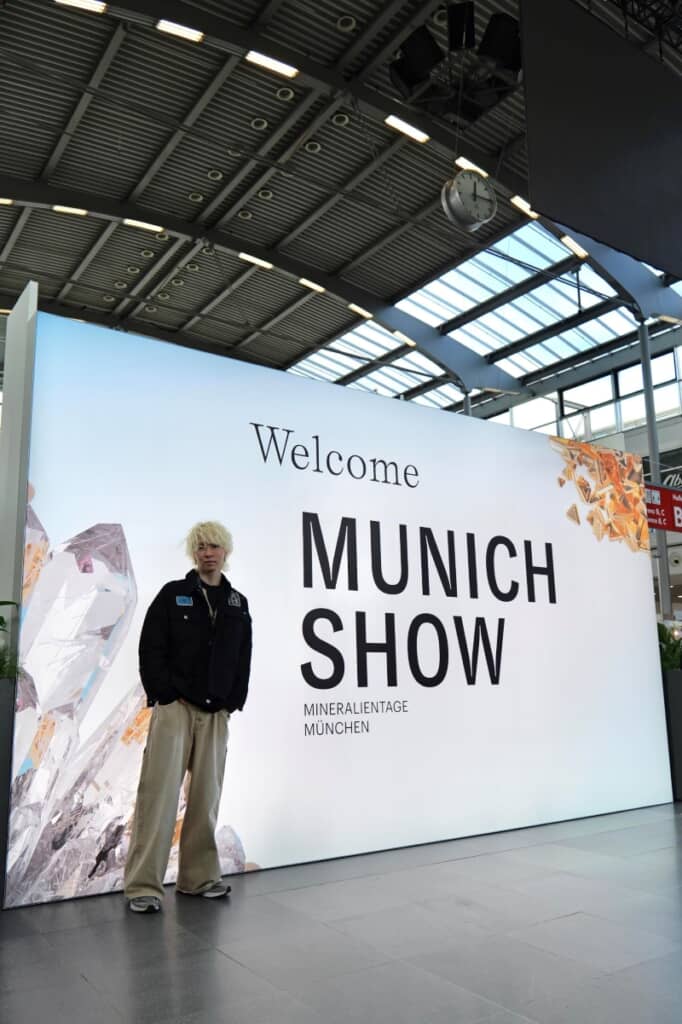 展示会場にいる安部さん