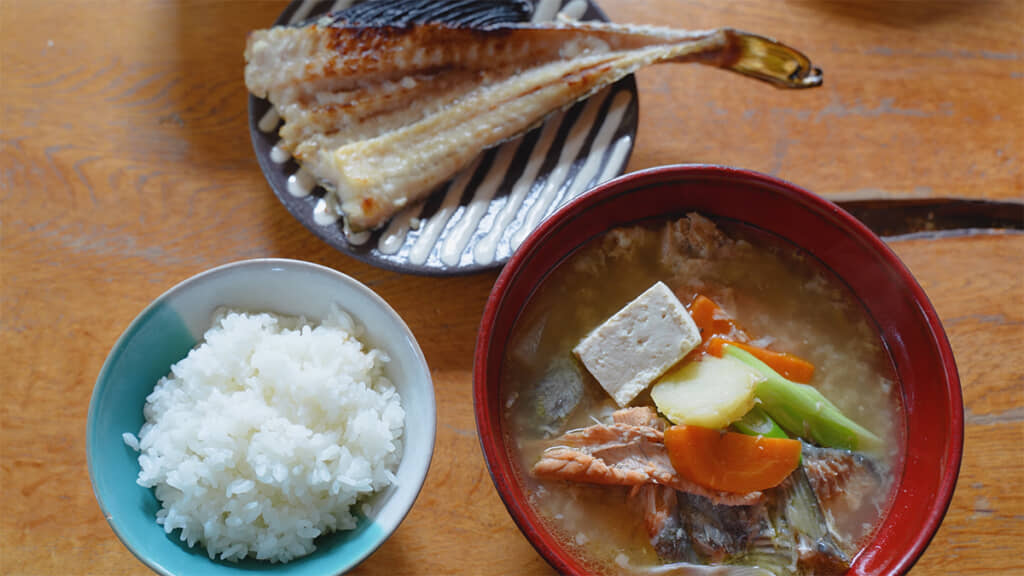 石狩鍋とハッカクの寒麹焼き、ごはんが進みそうです