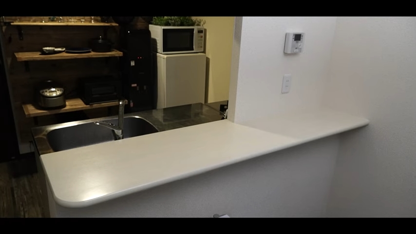 備え付けのキッチンテーブル「ビフォー」