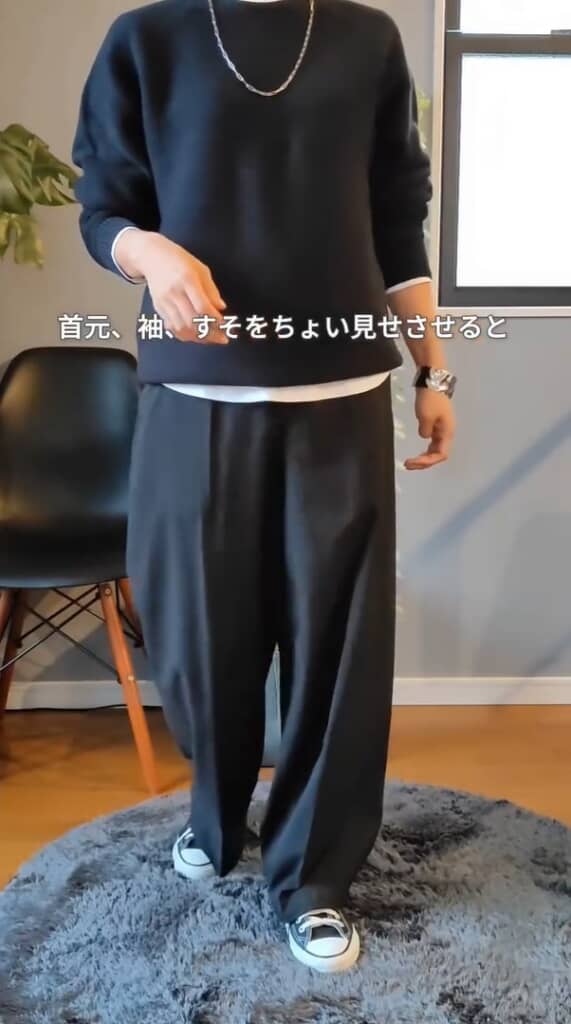 （2/7）そこで白の長袖Tシャツをインして、首元、袖、裾をちら見せしてみます