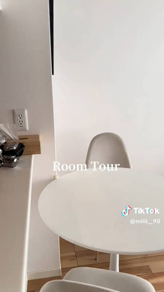 テーブルは二人暮らしにピッタリ！