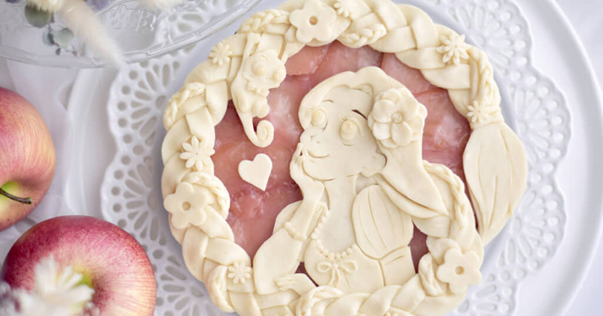 ディズニーキャラの繊細なアップルパイ、焼いたら……　予想外の仕上がりに「天才すぎてひっくりかえった」　制作のこだわりを聞いた（1/2） | グルメ ねとらぼ