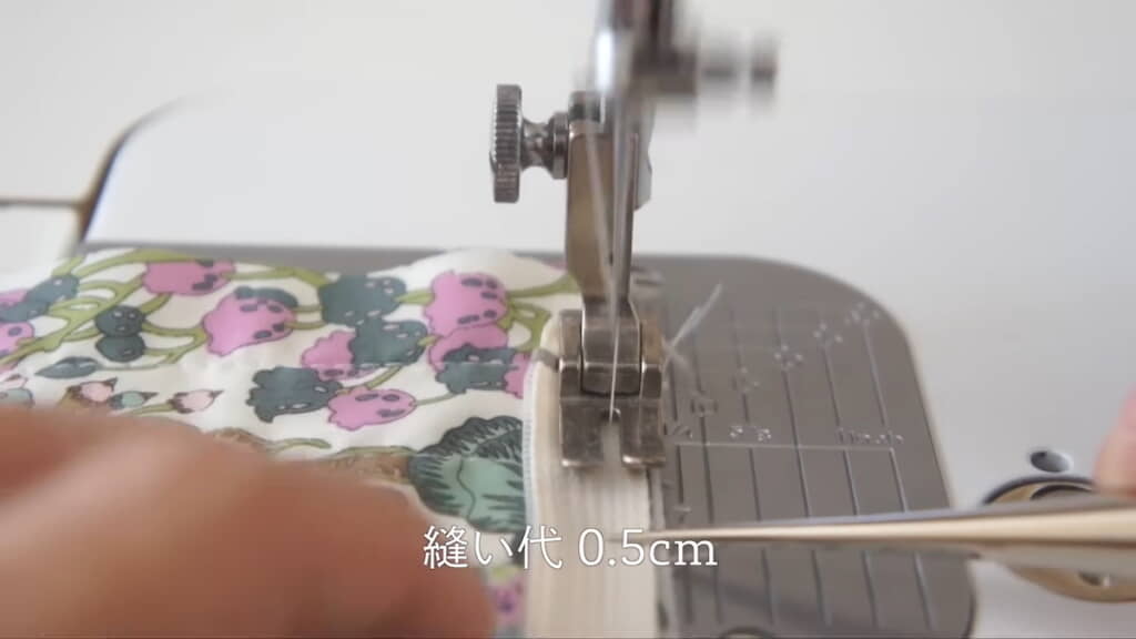 ファスナーと表布を縫い付ける