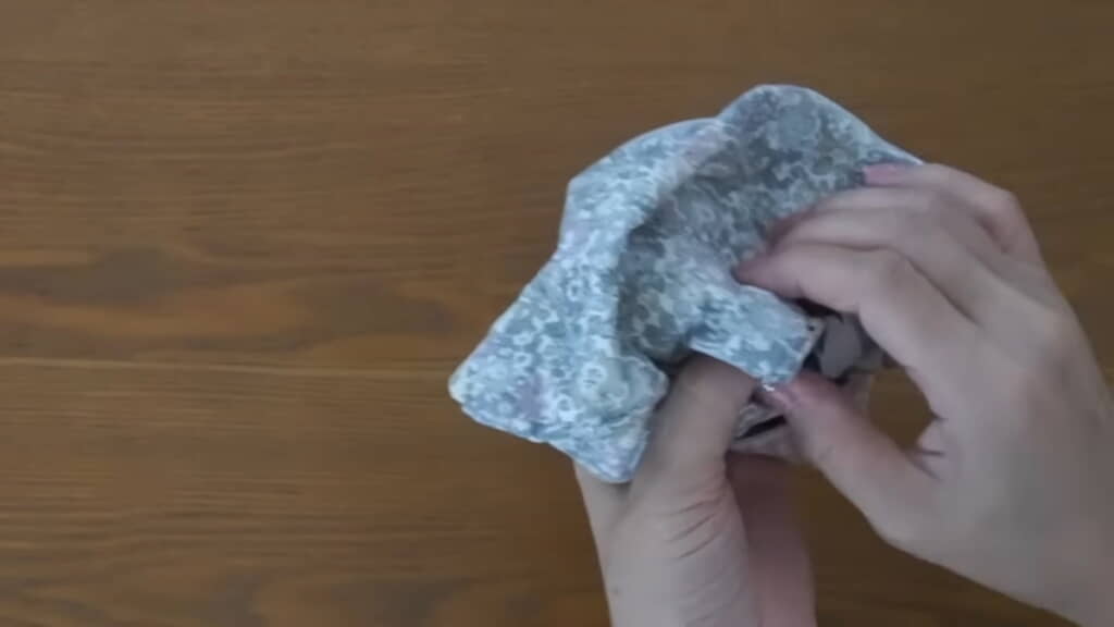 返し口から裏返す