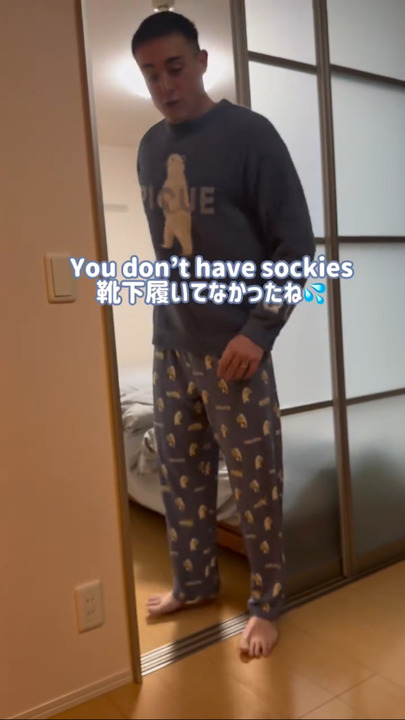靴下を履いていないゆうきさんに気づいたイアンさん