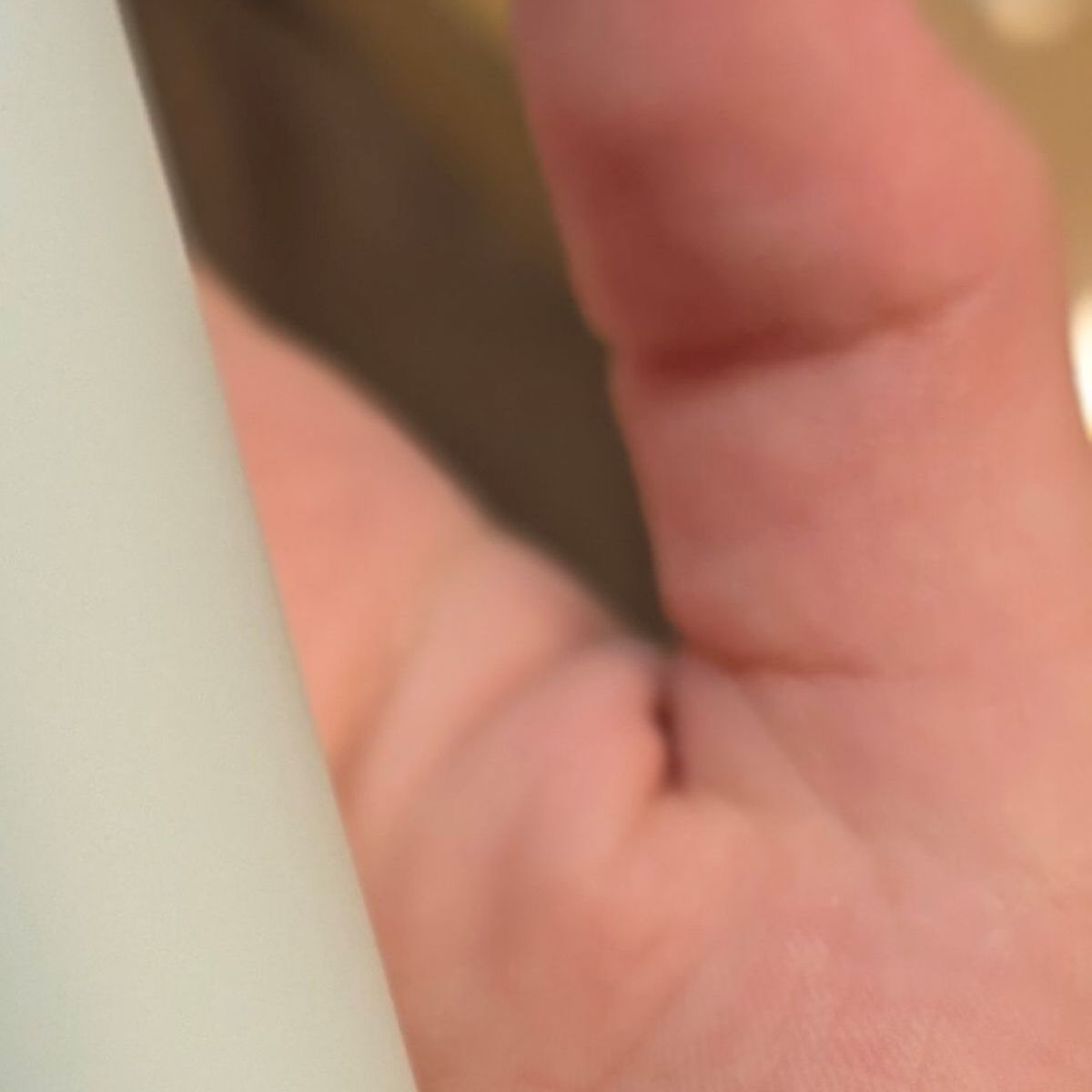 夫に「良さげなリップ買っといて」と頼んだら……　まさかの購入品に「すげえ」「前世イタリア人か何かだろ」 | ライフスタイル ねとらぼ