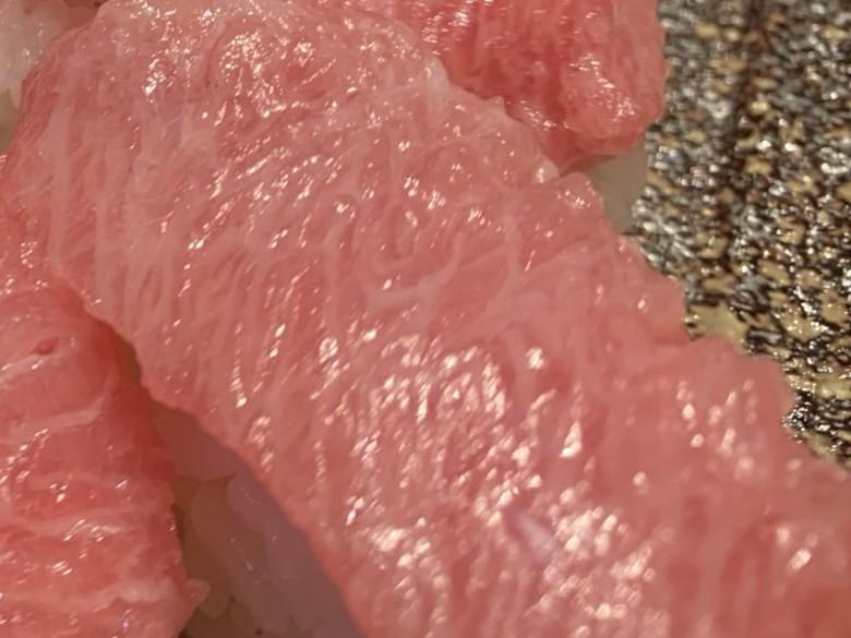 誕生日の息子「すし食べたい」→鮮魚店主の父が用意したのは……　“普通の家じゃ絶対用意できない”プレゼントに「超うらやましい」（1/4） | グルメ ねとらぼ