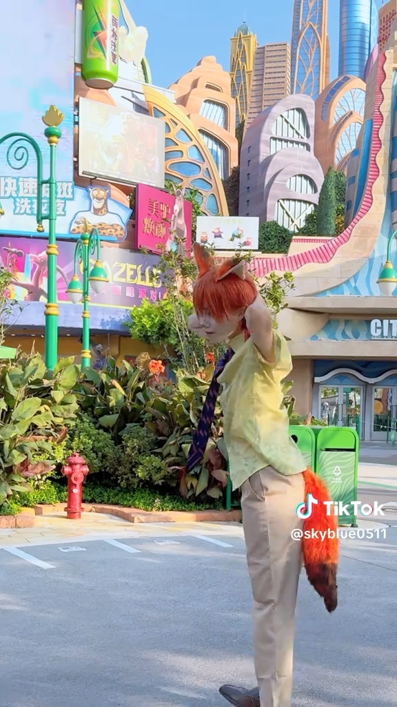 振り向いたのは……？