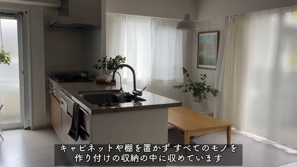 収納家具がないリビングとダイニング