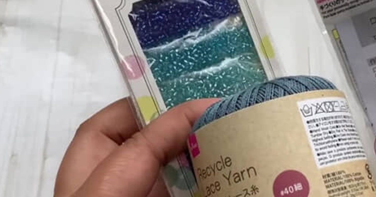 ダイソーのレース糸にセリアのビーズを通して、かぎ針でコツコツ編むと……　うっとりする完成品に「材料費300円とは思えません」（1/2） | 編み物 ねとらぼ