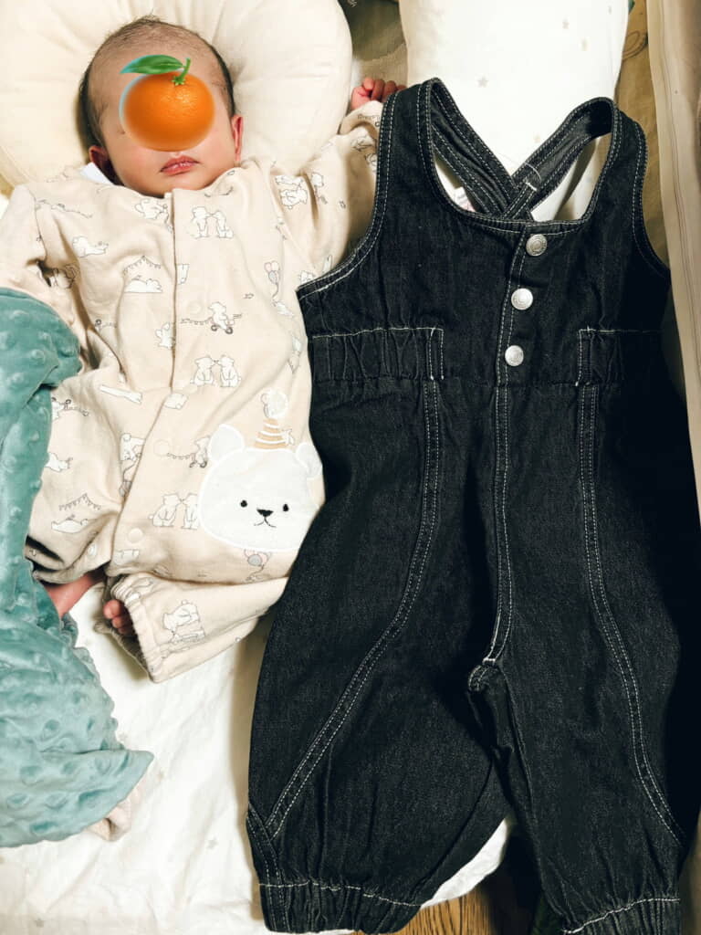 1年前はサロペットが大きくて着られなかった赤ちゃん