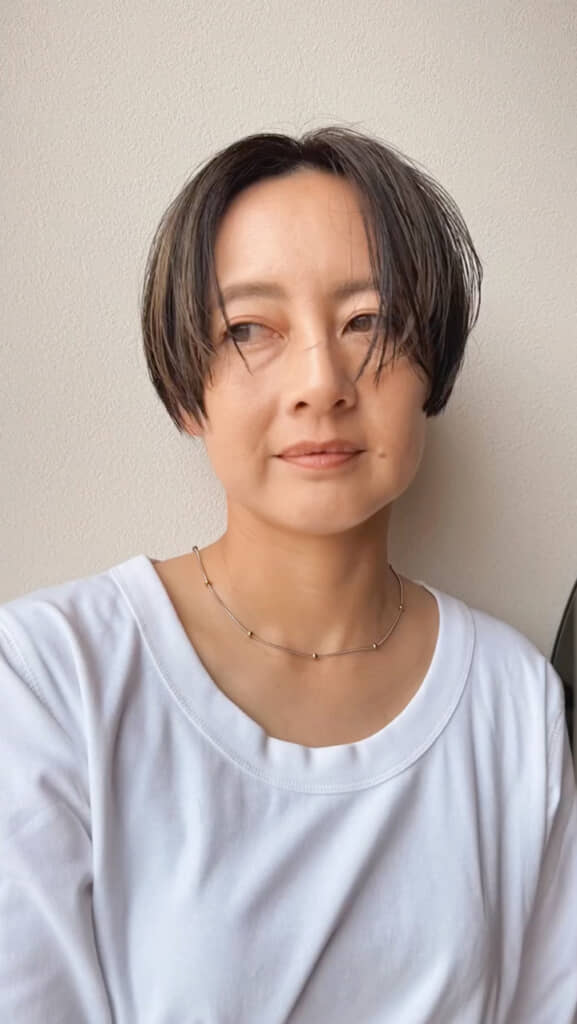 茶髪ミディアムの女性→プロがヘアカットすると……　“別人級”の垢抜けで8万再生「もはや感動」「センスが素敵」