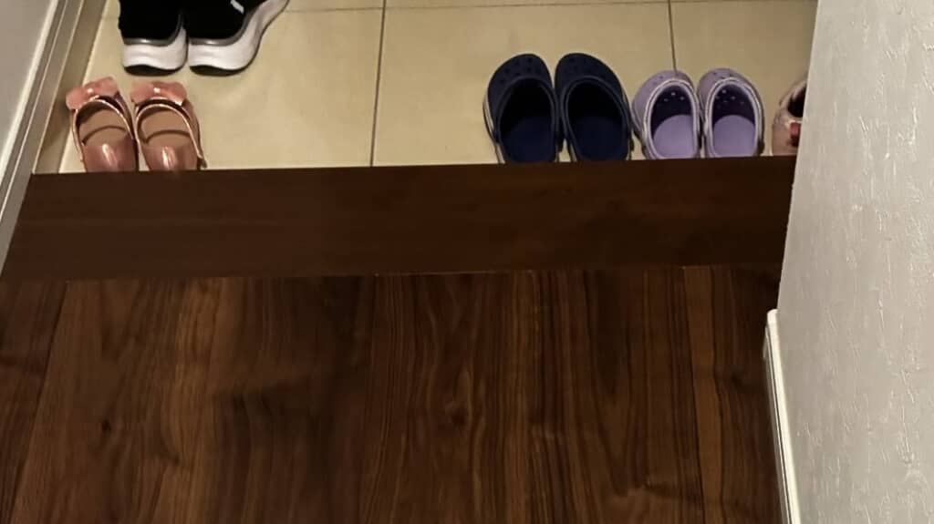 小1息子が登校したあと、玄関を見ると……