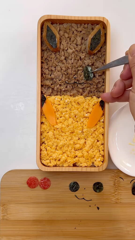 次は顔のパーツ