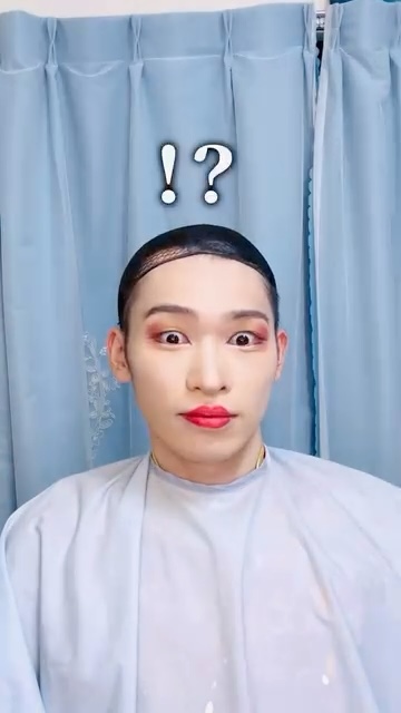 メイク途中の姿を見て、驚きの表情を見せる渡邊さん