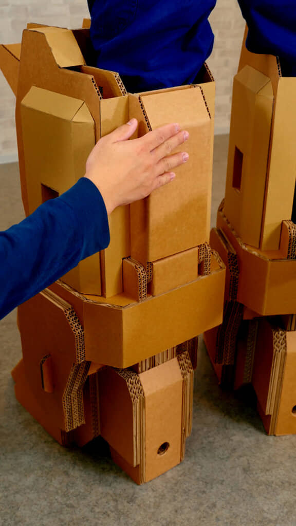 脚部が出来上がり……