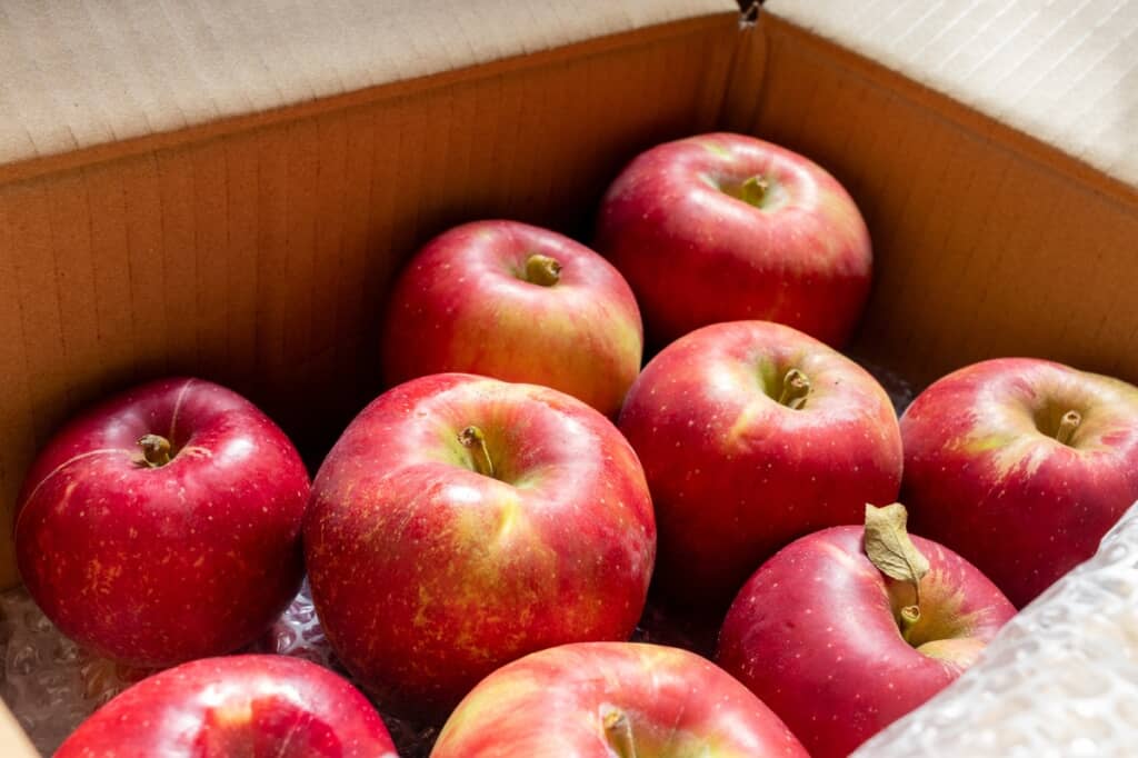 送られてきたリンゴには……？（イメージ画像／出典：PIXTA）