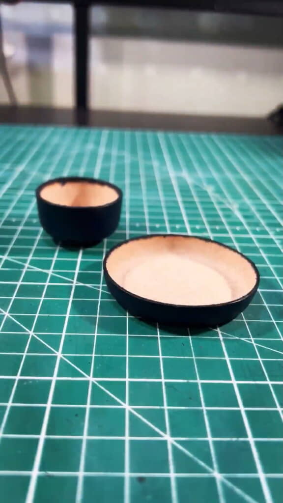 飲み口側のフタと底を支えるパーツができた
