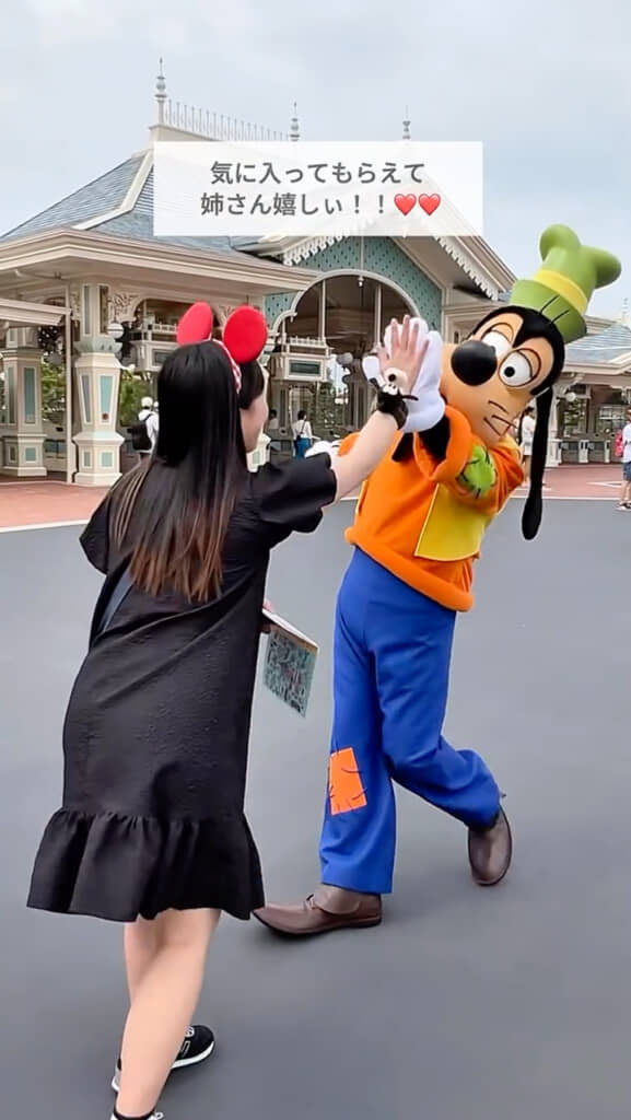 ワンピースを着た従姉妹