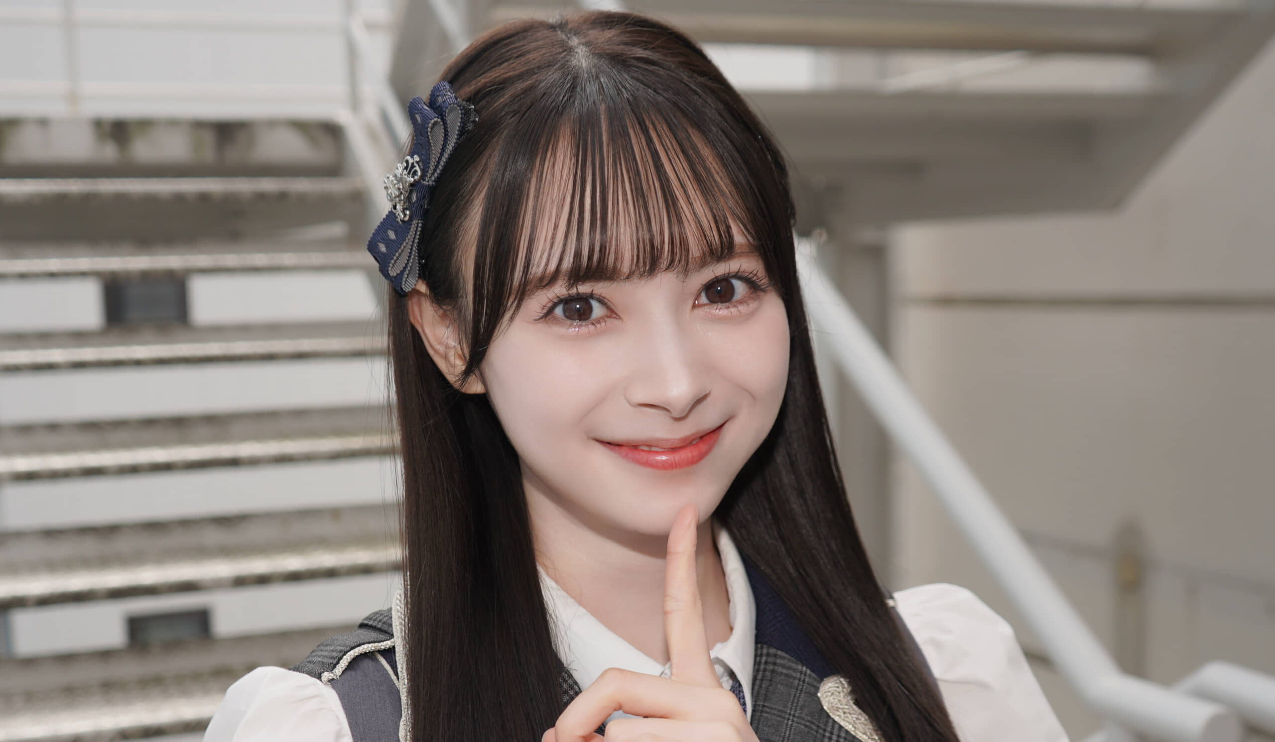 「顔面強すぎ」と話題のAKB48伊藤百花、愛用コスメ10点とメイク事情を“こだわり強め”に熱弁　「もう4本目です！」鬼リピコスメも紹介（1/2） | エンタメ ねとらぼ